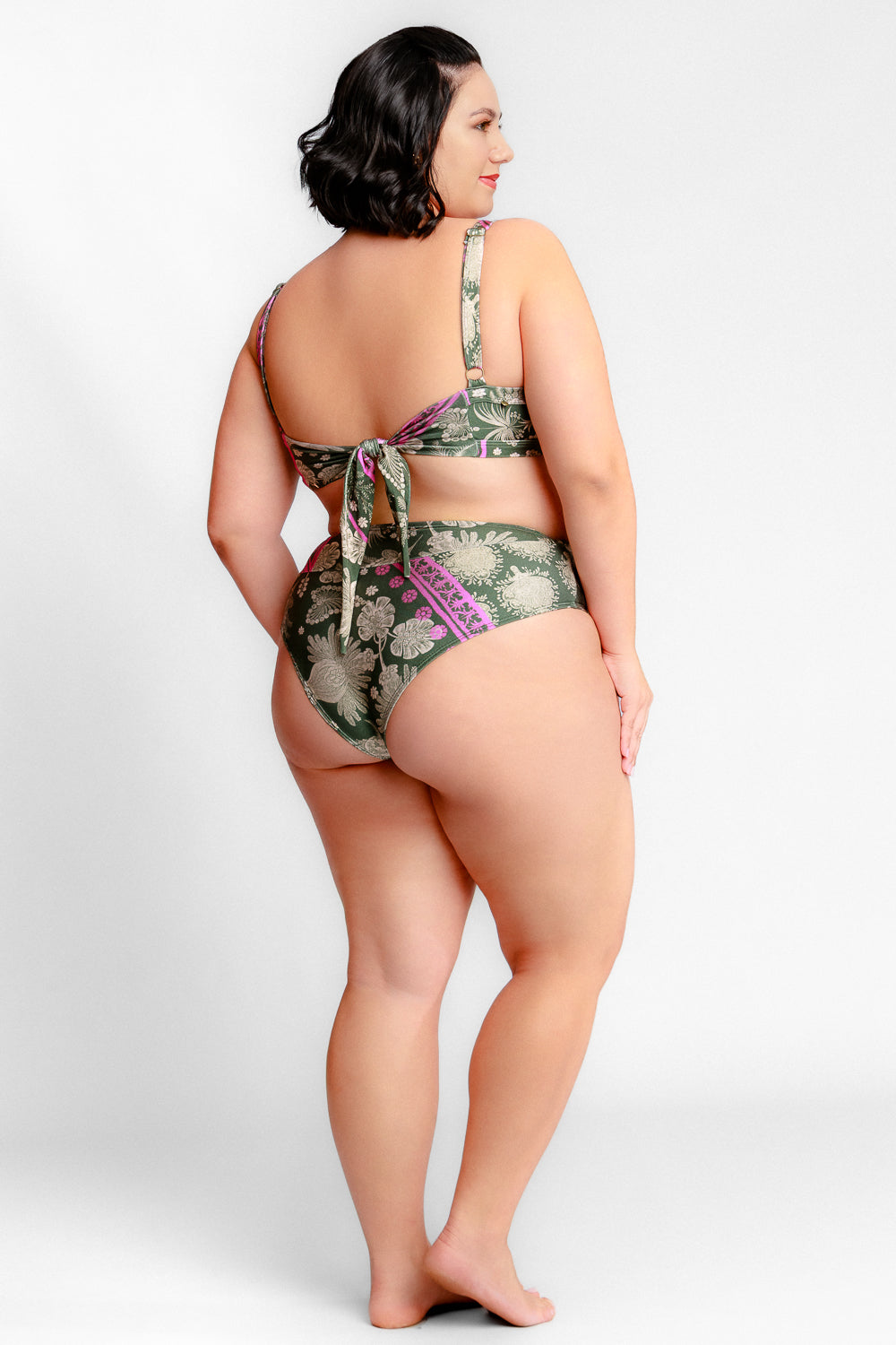beachwear
biquíni 'cheeky'
biquíni animal print
biquíni asa delta
biquíni cortininha
biquíni de cintura alta
biquíni geometria / tie-dye
biquíni neon
biquíni plus size
biquíni strapless ou sem alças
