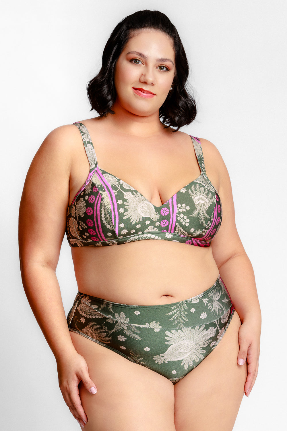 beachwear
biquíni 'cheeky'
biquíni animal print
biquíni asa delta
biquíni cortininha
biquíni de cintura alta
biquíni geometria / tie-dye
biquíni neon
biquíni plus size
biquíni strapless ou sem alças