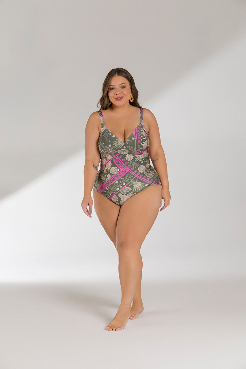 maiô alonga silhueta;
maiô azul elegante;
maiô clássico feminino;
maiô com franzidos
maiô confortável;
maiô decote V;
maiô elegante e moderno;
maiô feminino verão;
maiô modelador plus size;
maiô piscina e praia;
maiô plus size alta qualidade;
maiô plus size;
maiô resort e viagens;
maiô secagem rápida;
maiô sexy plus size;
maiô anatômico;
moda praia plus size;
modelo sustentável / ecológico