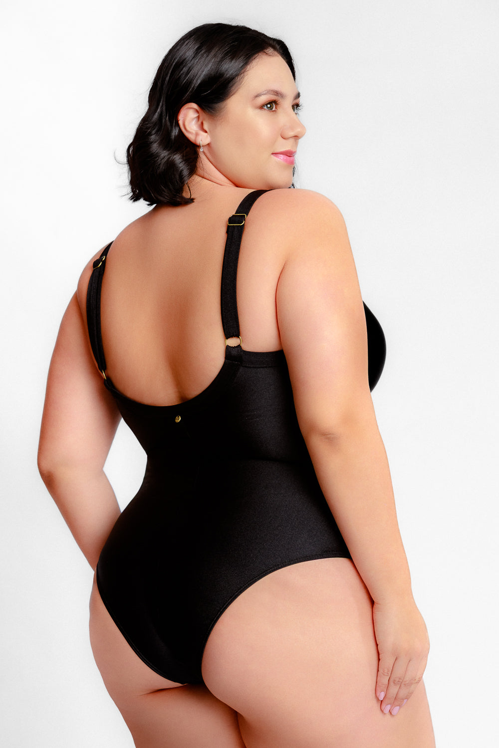 maiô alonga silhueta;
maiô azul elegante;
maiô clássico feminino;
maiô com franzidos
maiô confortável;
maiô decote V;
maiô elegante e moderno;
maiô feminino verão;
maiô modelador plus size;
maiô piscina e praia;
maiô plus size alta qualidade;
maiô plus size;
maiô resort e viagens;
maiô secagem rápida;
maiô sexy plus size;
maiô anatômico;
moda praia plus size;
modelo sustentável / ecológico