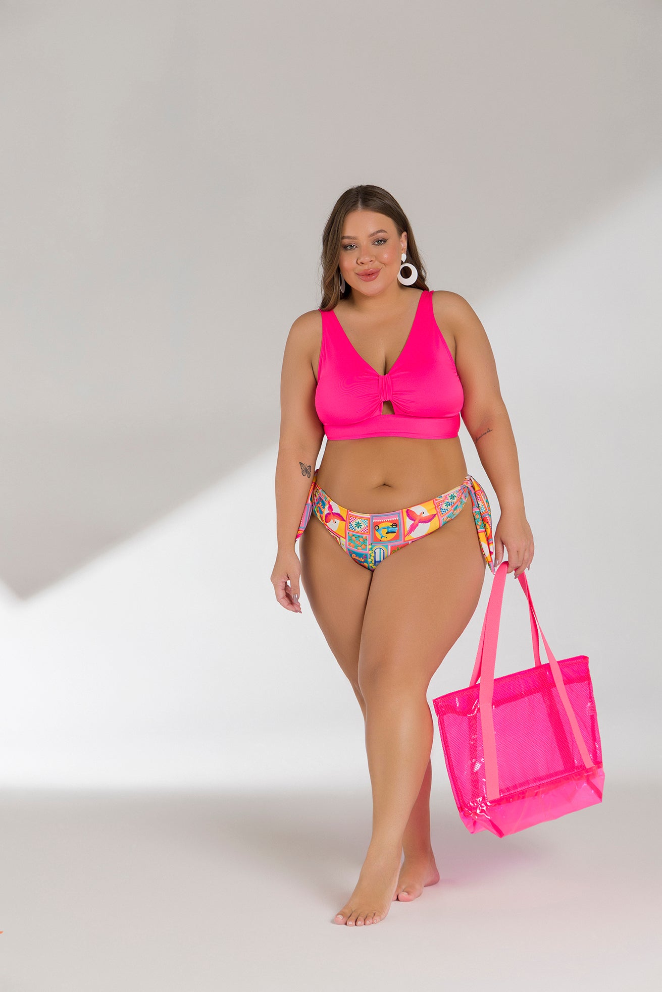 beachwear
biquíni 'cheeky'
biquíni animal print
biquíni asa delta
biquíni cortininha
biquíni de cintura alta
biquíni geometria / tie-dye
biquíni neon
biquíni plus size
biquíni strapless ou sem alças