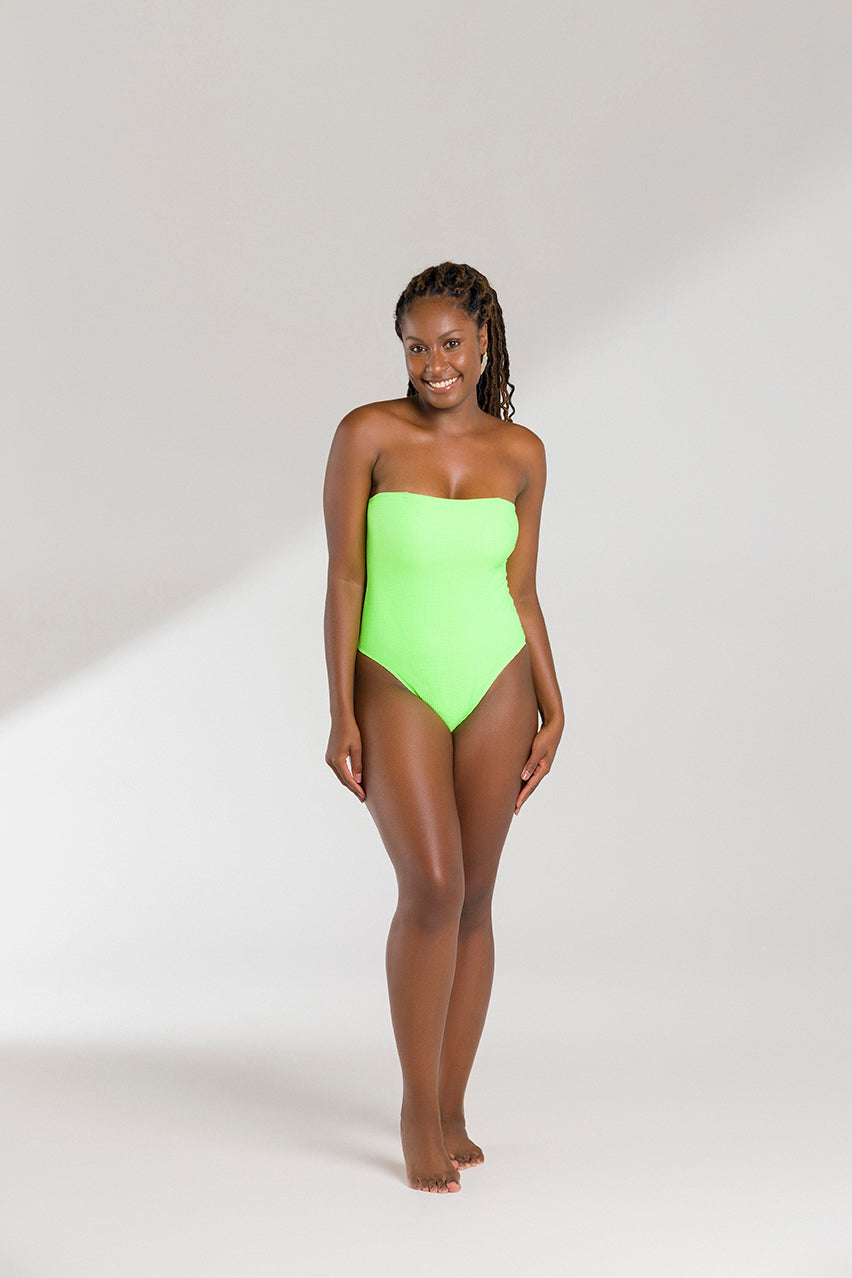 maiô clássico feminino;
biquíni strapless ou sem alças
maiô com franzidos
maiô decote V;
maiô confortável;
maiô azul elegante;
maiô modelador plus size;
maiô plus size alta qualidade;
maiô feminino verão;
maiô plus size;
maiô secagem rápida;
maiô resort e viagens;
maiô piscina e praia;
maiô elegante e moderno;
maiô sofisticado;
maiô tendência verão 2025;