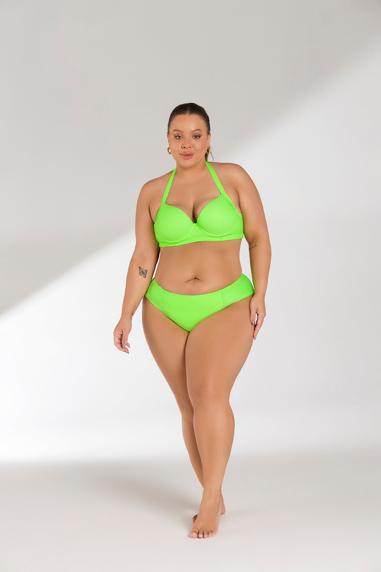 beachwear
biquíni 'cheeky'
biquíni animal print
biquíni asa delta
biquíni cortininha
biquíni de cintura alta
biquíni geometria / tie-dye
biquíni neon
biquíni plus size