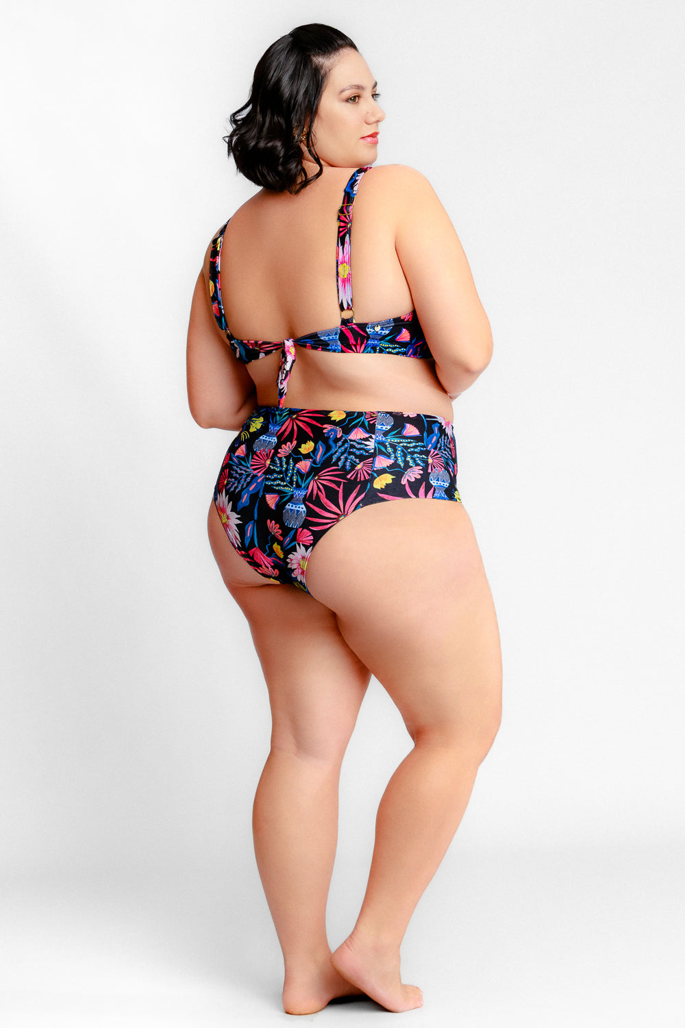 beachwear
biquíni cortininha
biquíni de cintura alta
biquíni plus size
biquínis femininos
vestuário de banho
modelo sustentável / ecológico
moda praia plus size;