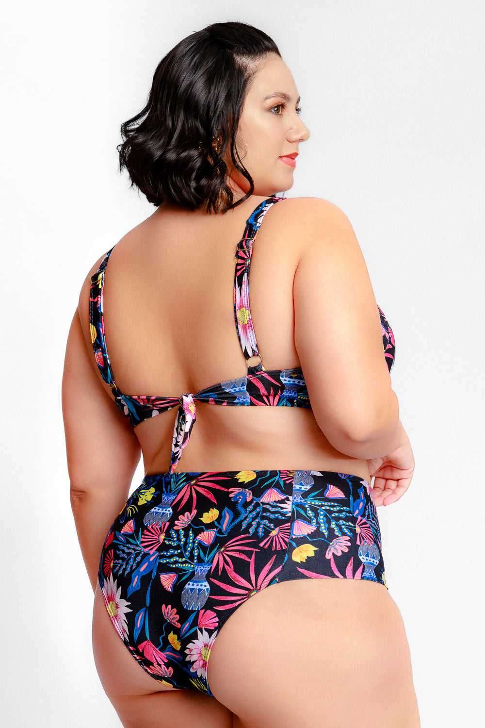 beachwear
biquíni cortininha
biquíni de cintura alta
biquíni plus size
biquínis femininos
vestuário de banho
modelo sustentável / ecológico
moda praia plus size;