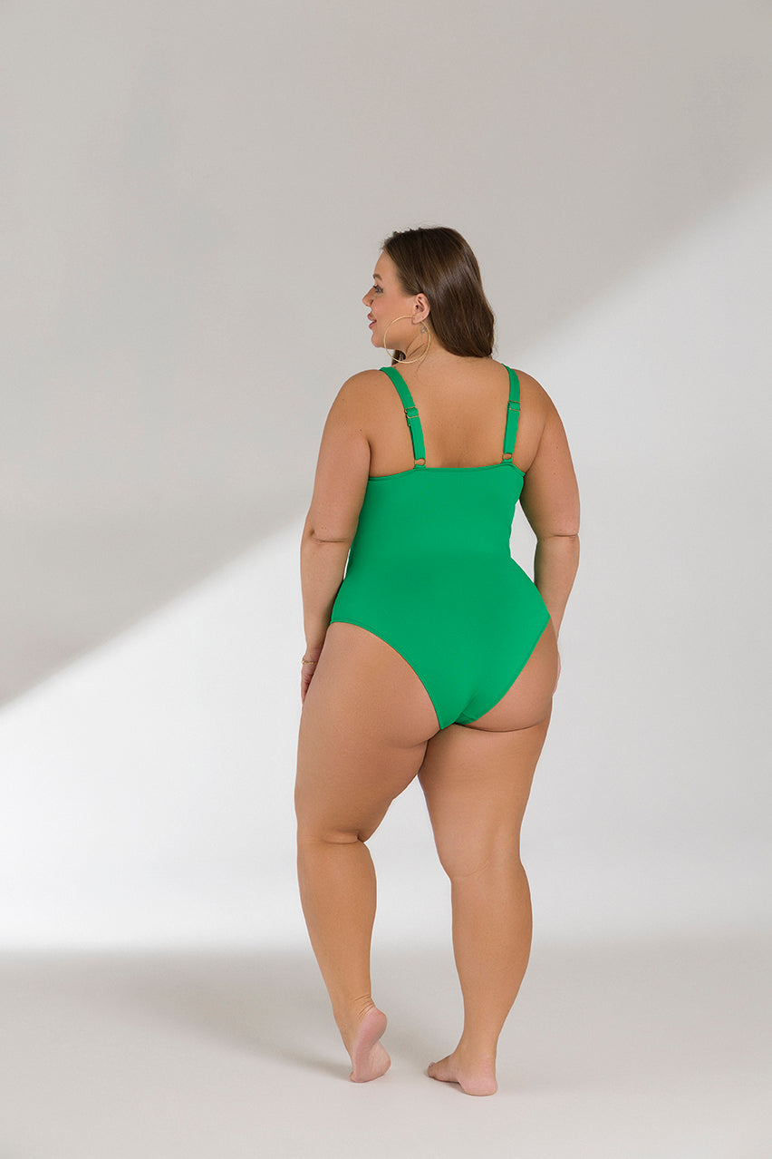 biquíni plus size
maiô anatômico;
maiô com franzidos
maiô confortável;
maiô decote V;
maiô elegante e moderno;
maiô feminino verão;
maiô modelador plus size;
maiô piscina e praia;
maiô plus size;
maiô plus size alta qualidade;
maiô secagem rápida;
maiô sexy plus size;
maiô sofisticado;
maiô tendência verão 2025;
moda praia plus size;
modelo sustentável / ecológico