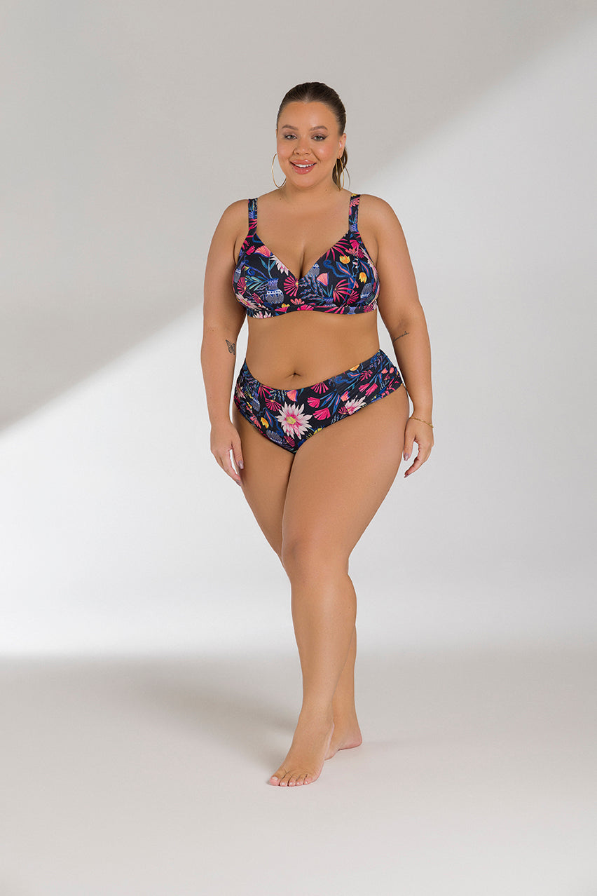 beachwear

biquíni cortininha

biquíni de cintura alta

biquíni plus size

biquíni asa delta

biquínis femininos

modelo sustentável / ecológico

moda praia plus size;

maiô tendência verão 2025;

maiô sexy plus size;