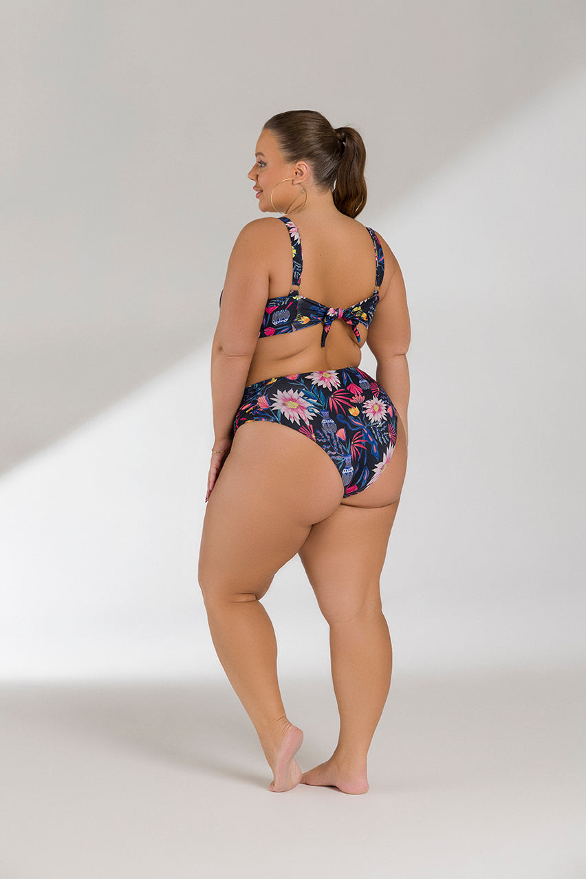 beachwear

biquíni cortininha

biquíni de cintura alta

biquíni plus size

biquíni asa delta

biquínis femininos

modelo sustentável / ecológico

moda praia plus size;

maiô tendência verão 2025;

maiô sexy plus size;