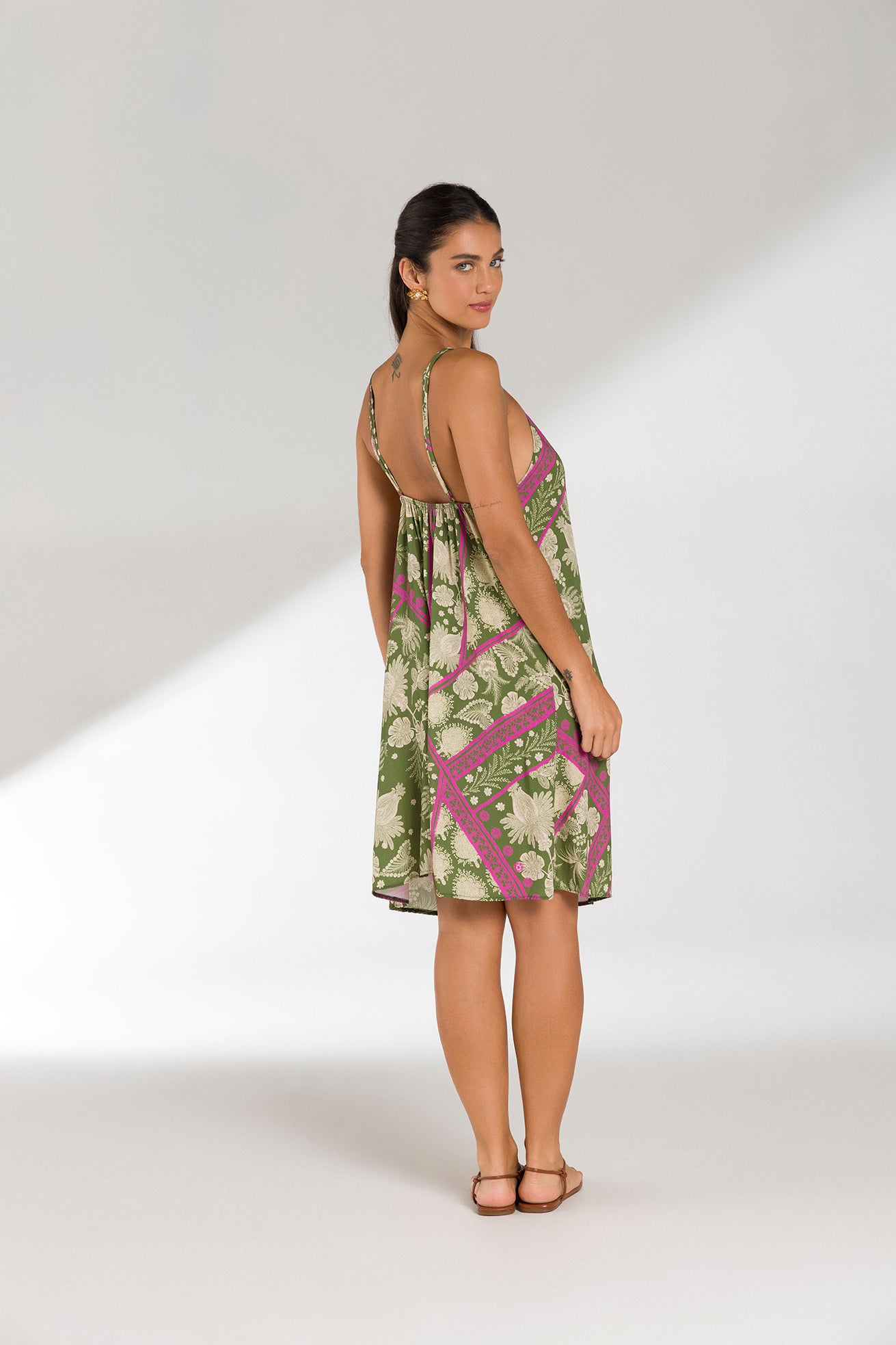 beachwear

Saida de praia

vestuário de banho

modelo sustentável / ecológico

maiô tendência verão 2025;