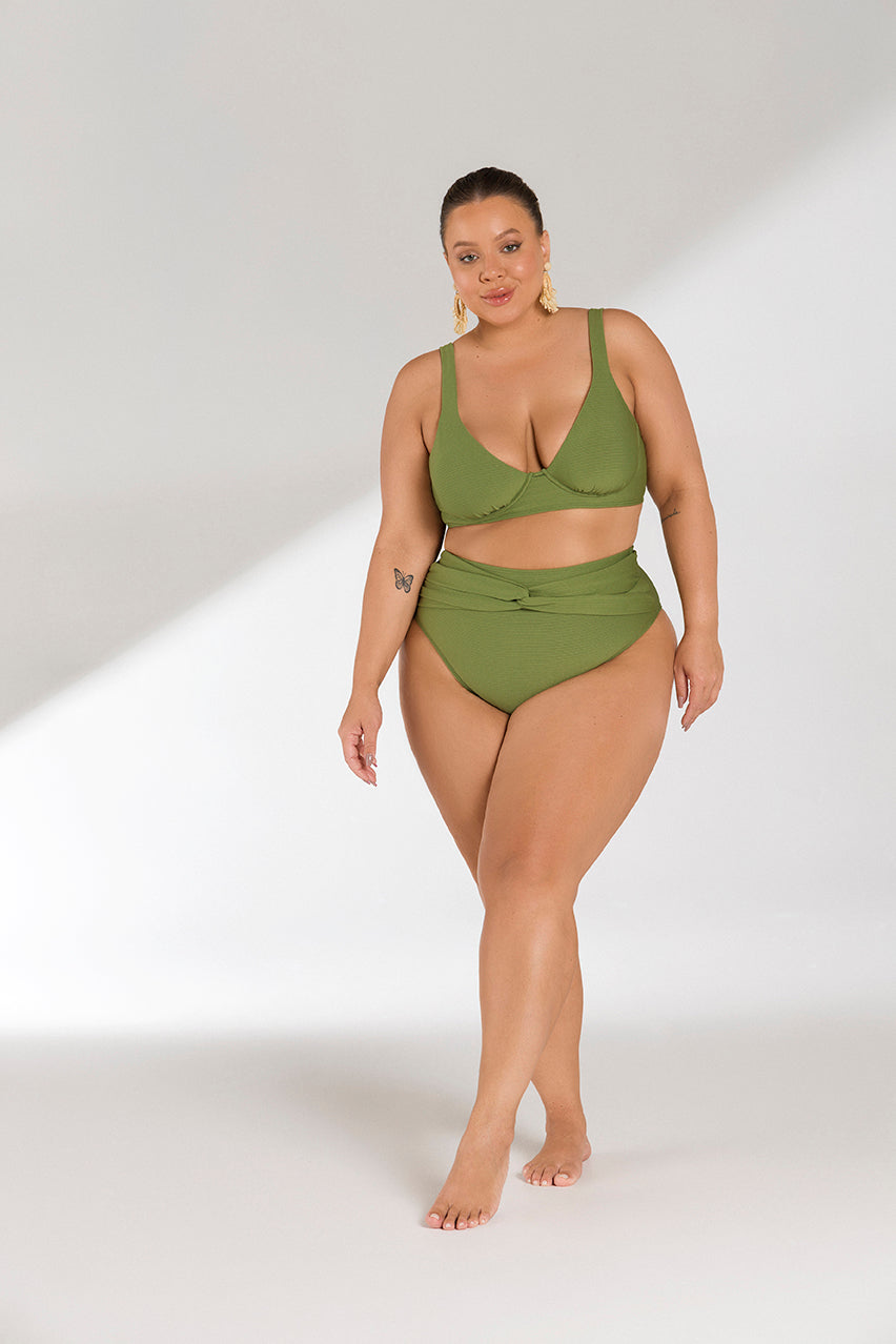 biquíni strapless ou sem alças

biquíni plus size

biquíni neon

biquíni geometria / tie-dye

biquíni de cintura alta

biquíni cortininha

biquíni asa delta

biquíni animal print

biquíni 'cheeky'

beachwear