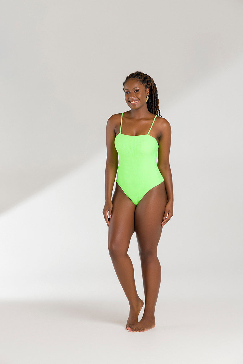 maiô clássico feminino;

biquíni strapless ou sem alças

maiô com franzidos

maiô decote V;

maiô confortável;

maiô azul elegante;

maiô modelador plus size;

maiô plus size alta qualidade;

maiô feminino verão;

maiô plus size;

maiô secagem rápida;

maiô resort e viagens;

maiô piscina e praia;

maiô elegante e moderno;

maiô sofisticado;

maiô tendência verão 2025;