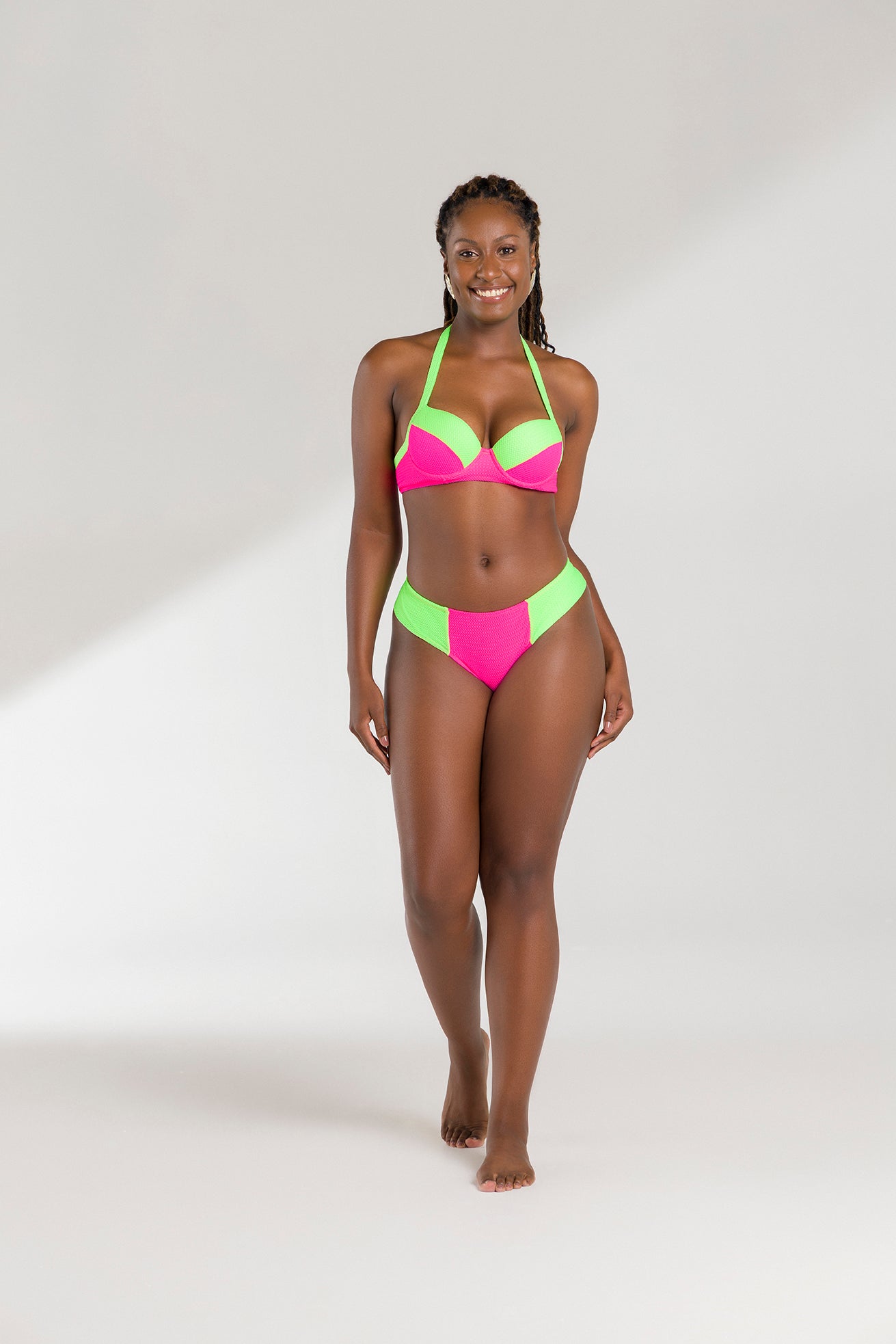 beachwear

biquíni 'cheeky'

biquíni animal print

biquíni asa delta

biquíni cortininha

biquíni de cintura alta

biquíni geometria / tie-dye

biquíni neon

biquíni plus size

biquíni strapless ou sem alças