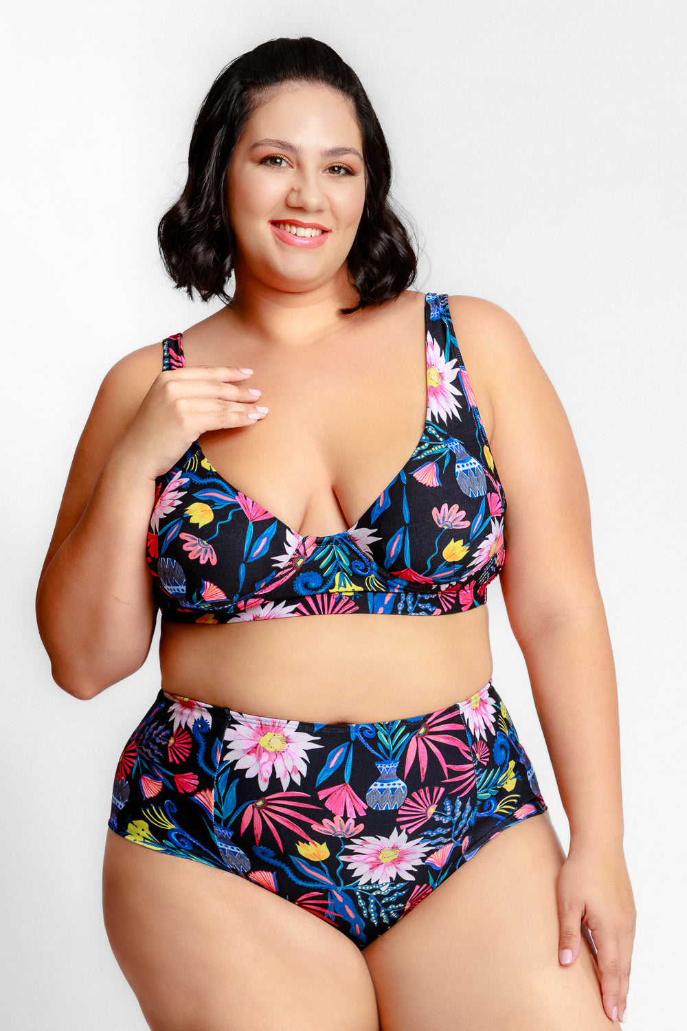 beachwear

biquíni cortininha

biquíni de cintura alta

biquíni plus size

biquínis femininos

vestuário de banho

modelo sustentável / ecológico

moda praia plus size;
