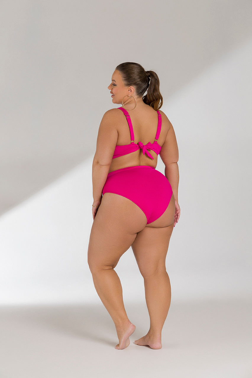 biquíni asa delta

beachwear

biquíni plus size

biquíni neon

biquíni de cintura alta

biquínis femininos

vestuário de banho

modelo sustentável / ecológico

moda praia plus size;

maiô sexy plus size;