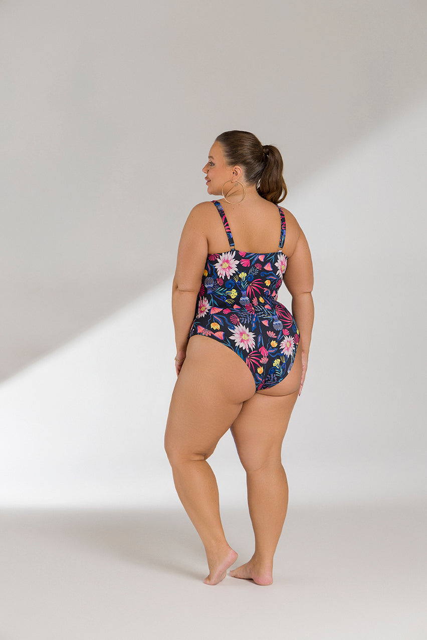 biquíni plus size

maiô anatômico;

maiô com franzidos

maiô confortável;

maiô decote V;

maiô elegante e moderno;

maiô feminino verão;

maiô modelador plus size;

maiô piscina e praia;

maiô plus size;

maiô plus size alta qualidade;

maiô secagem rápida;

maiô sexy plus size;

maiô sofisticado;

maiô tendência verão 2025;

moda praia plus size;

modelo sustentável / ecológico